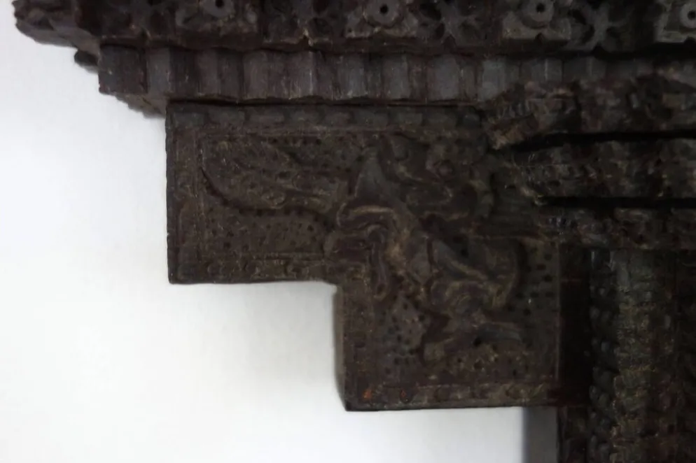 Ancienne fenêtre Népalaise Newari en bois sculpté