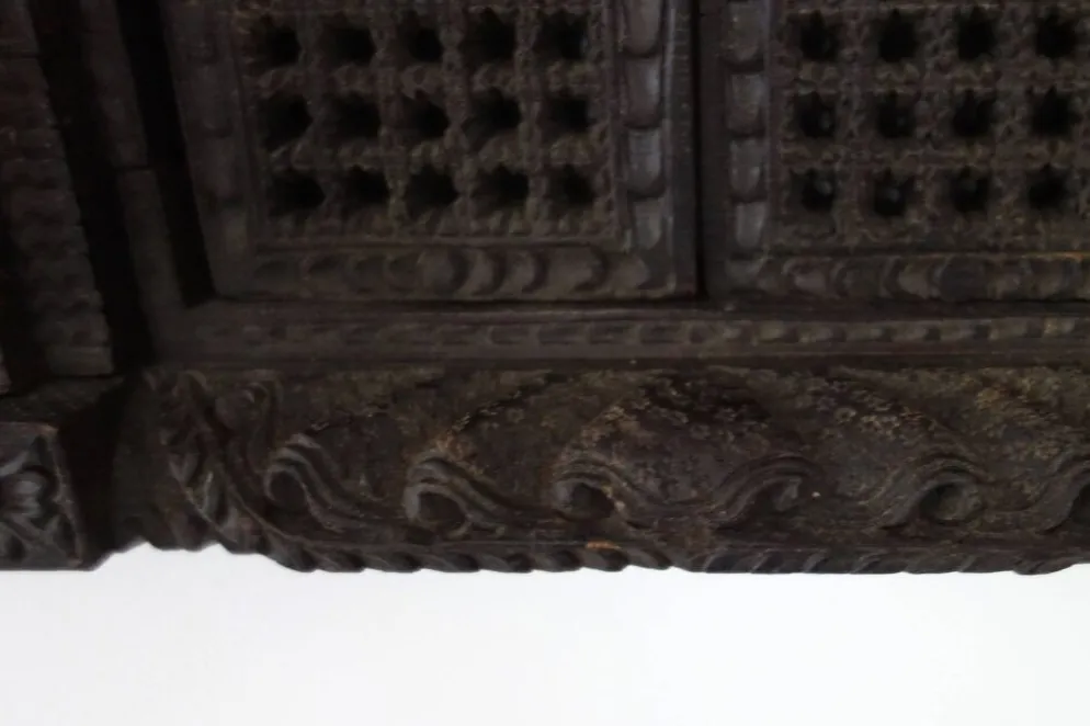 Ancienne fenêtre Népalaise Newari en bois sculpté
