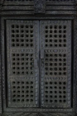 Ancienne fenêtre Népalaise Newari en bois sculpté