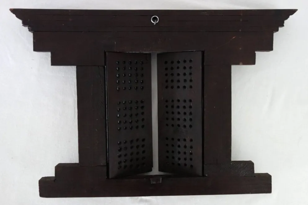Ancienne fenêtre Népalaise Newari en bois sculpté