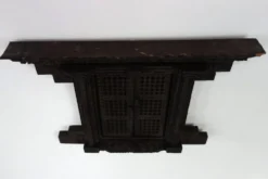 Ancienne fenêtre Népalaise Newari en bois sculpté