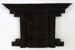 Ancienne fenêtre Népalaise Newari en bois sculpté