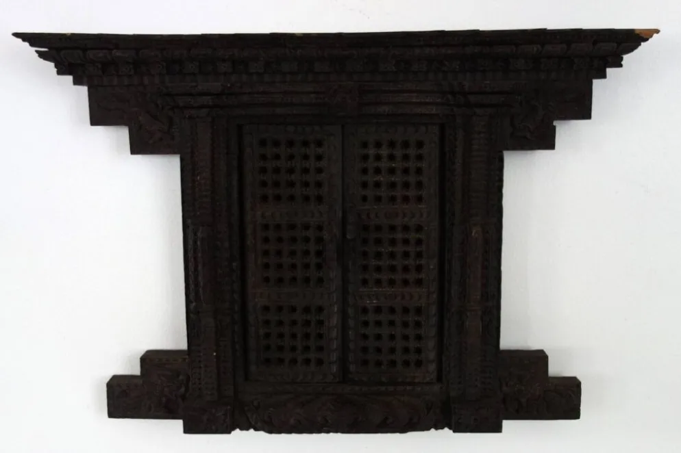 Ancienne fenêtre Népalaise Newari en bois sculpté