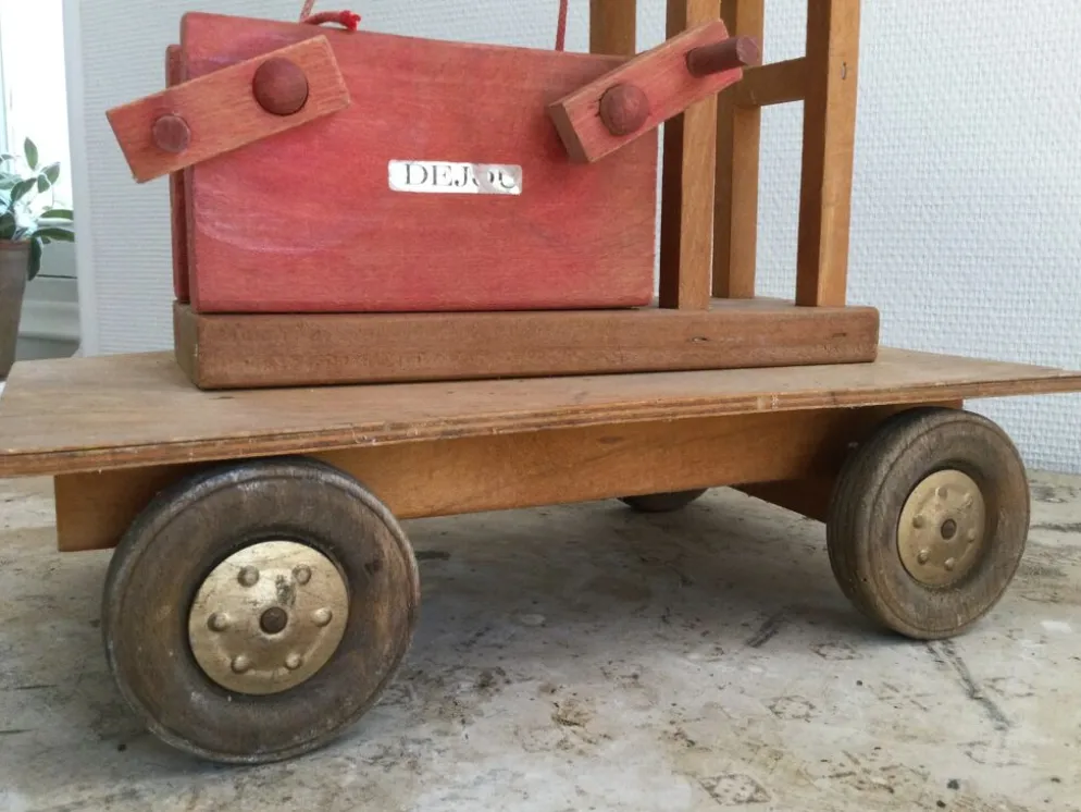 Ancienne grue en bois Dejou