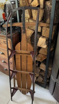Ancienne luge américaine en bois vintage