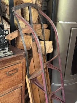 Ancienne luge américaine en bois vintage