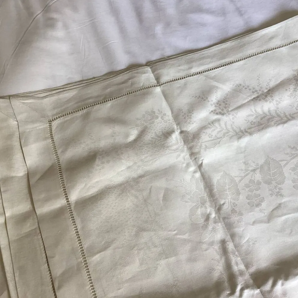 Ancienne nappe et 12 serviettes damassées