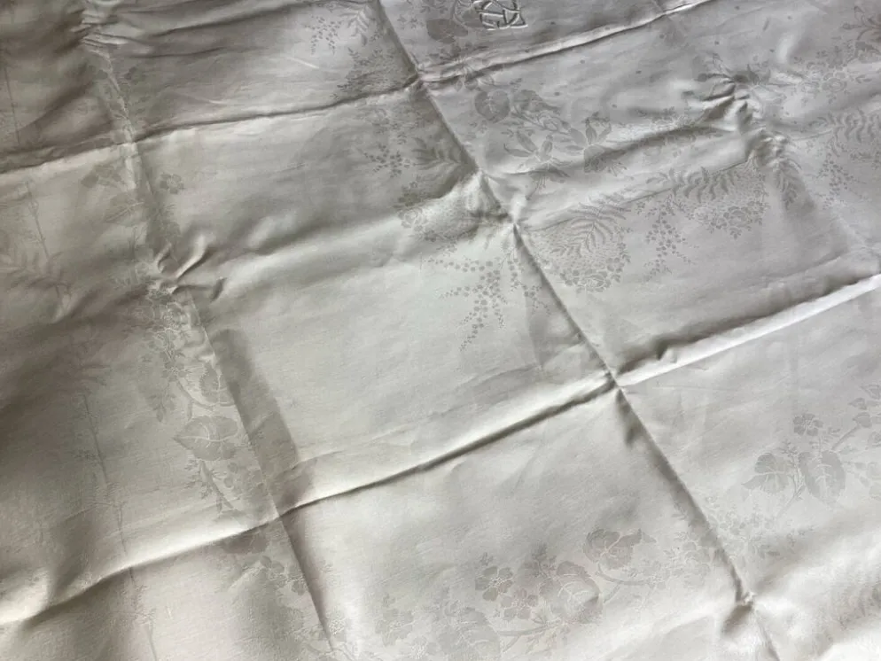 Ancienne nappe et 12 serviettes damassées