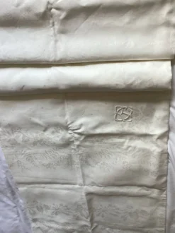 Ancienne nappe et 12 serviettes damassées
