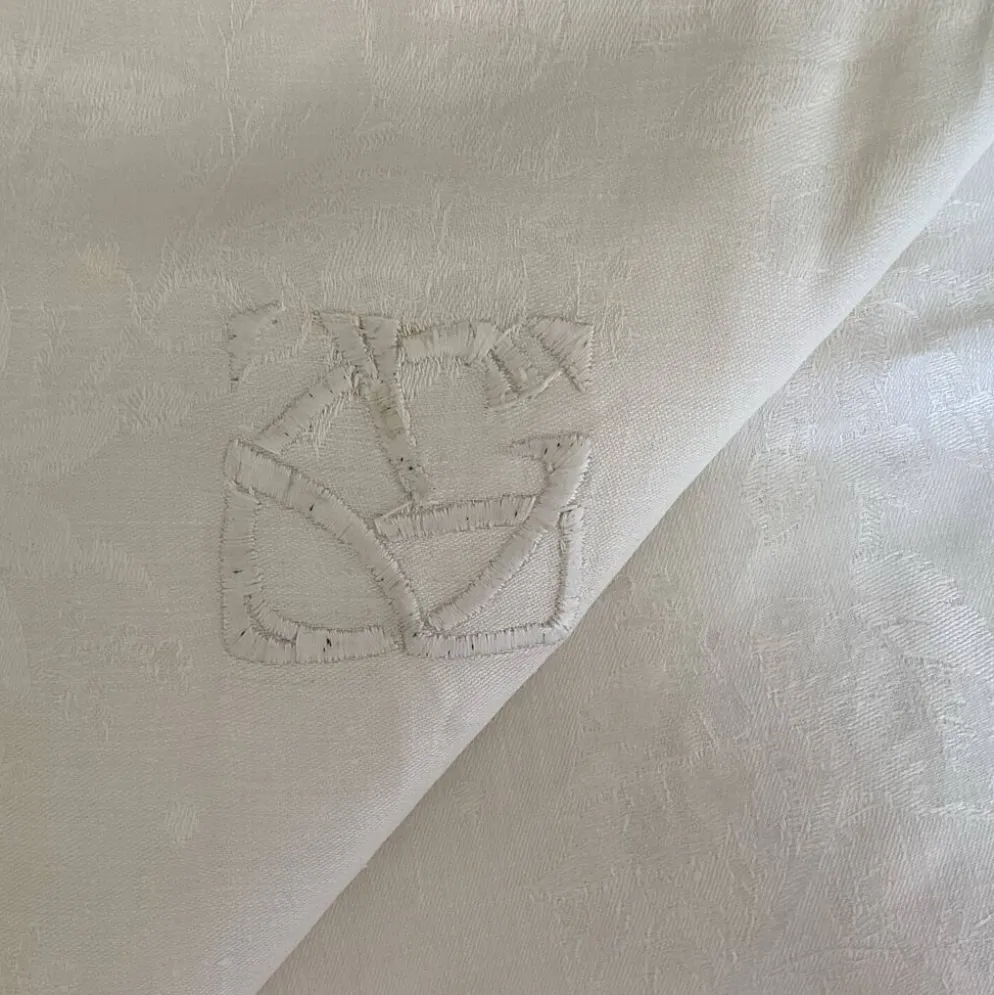 Ancienne nappe et 12 serviettes damassées