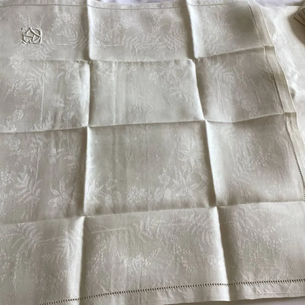 Ancienne nappe et 12 serviettes damassées