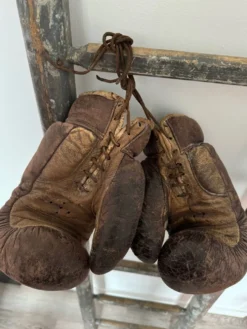 Ancienne paire de gants de boxe en cuir