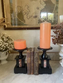 Ancienne paire de serre-livres cassolettes en marbre