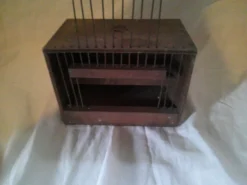 Ancienne petite cage de transport à oiseau en bois