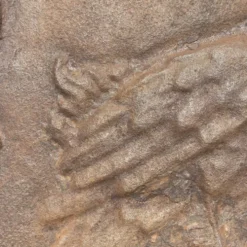 Ancienne plaque de cheminée en fonte ,décor aigle et soleil, 47 × 47 cm