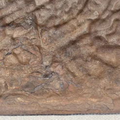 Ancienne plaque de cheminée en fonte ,décor aigle et soleil, 47 × 47 cm