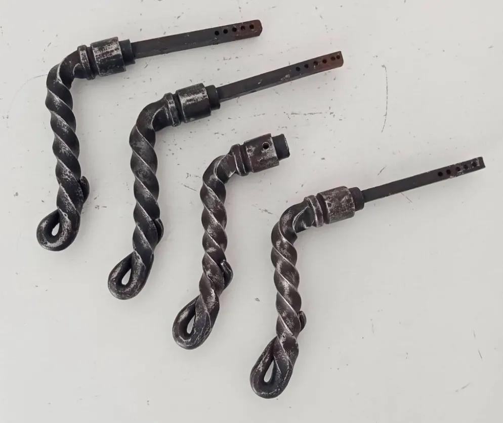 Ancienne poignée de porte en fer forgé massif