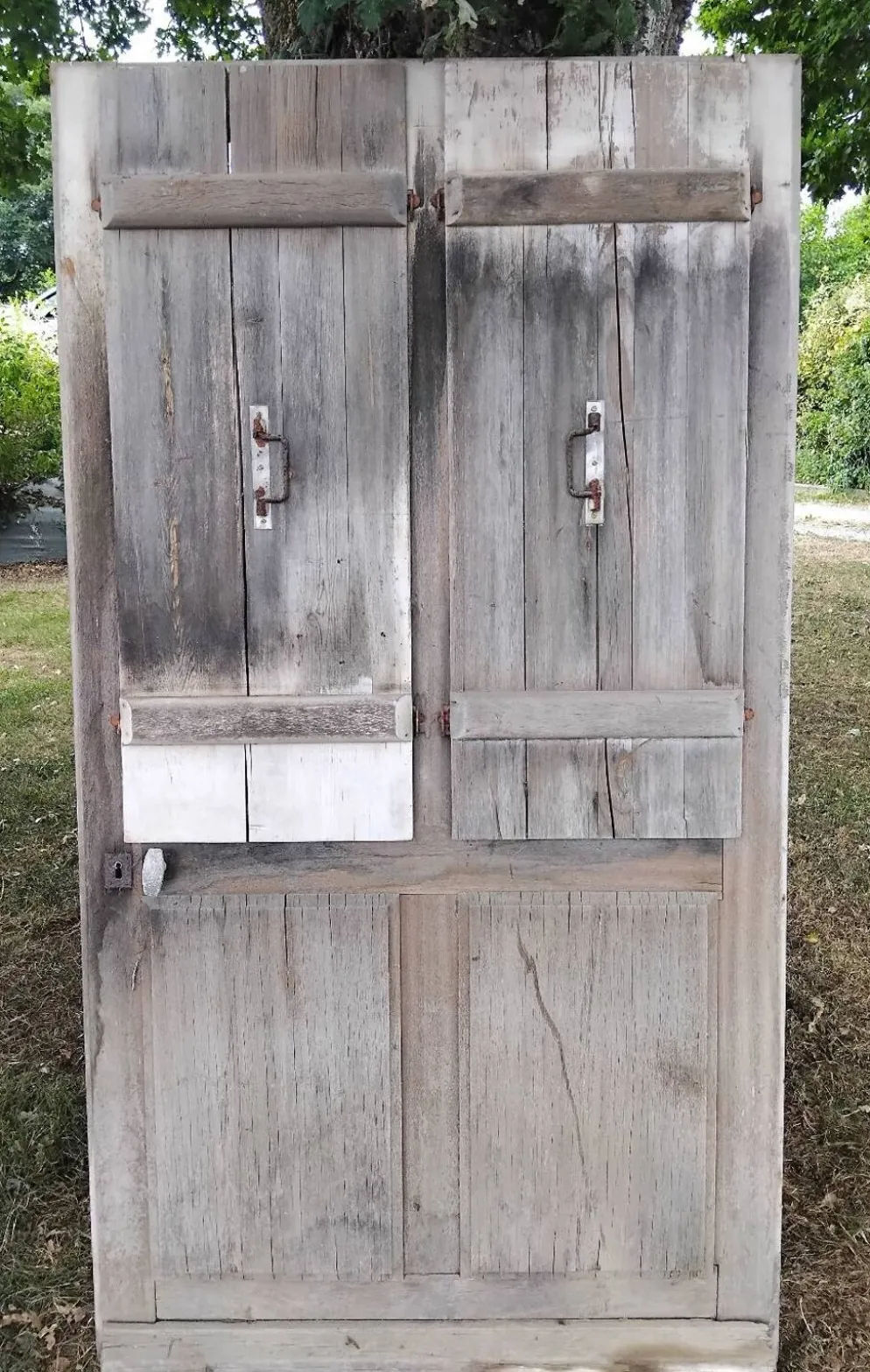 Ancienne porte avec volets en bois Vintage