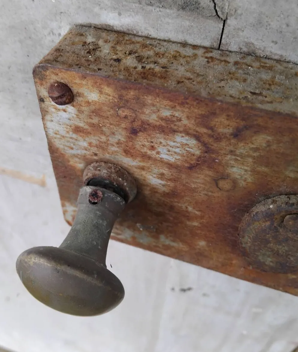 Ancienne porte avec volets en bois Vintage