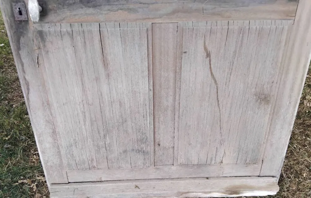 Ancienne porte avec volets en bois Vintage