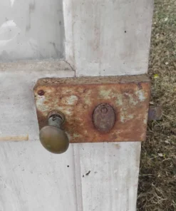 Ancienne porte avec volets en bois Vintage