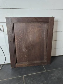 Ancienne porte en bois sculpté