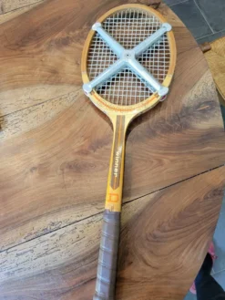 Ancienne raquette de tennis Donnay