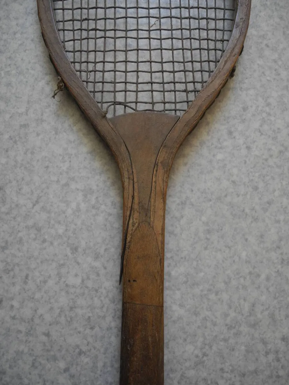 Ancienne raquette de tennis en bois, 1900