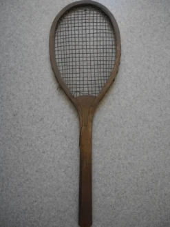 Ancienne raquette de tennis en bois, 1900