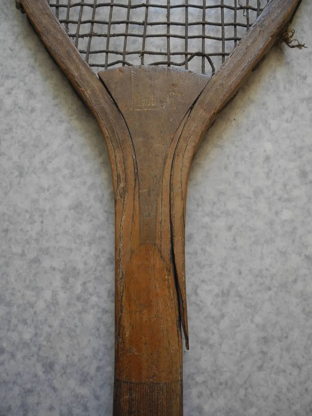 Ancienne raquette de tennis en bois, 1900