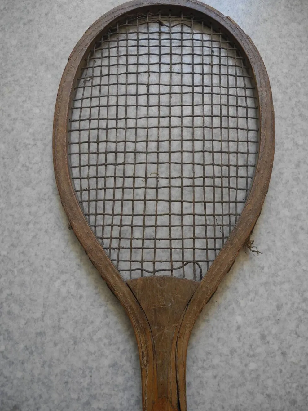 Ancienne raquette de tennis en bois, 1900