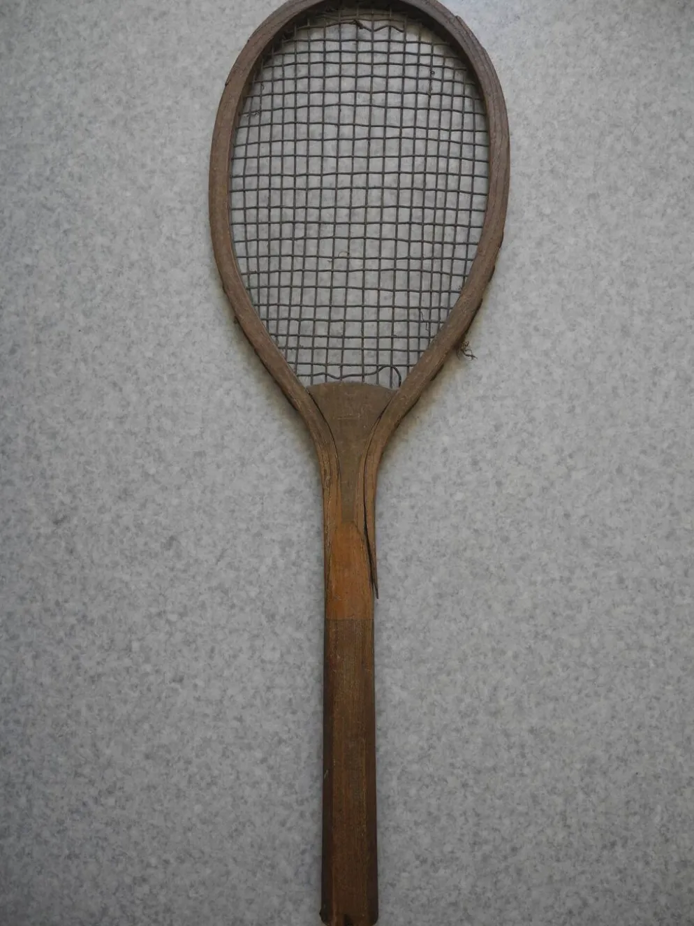 Ancienne raquette de tennis en bois, 1900
