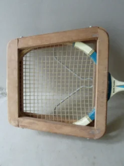 Ancienne raquette Dunlop avec son cadre en bois