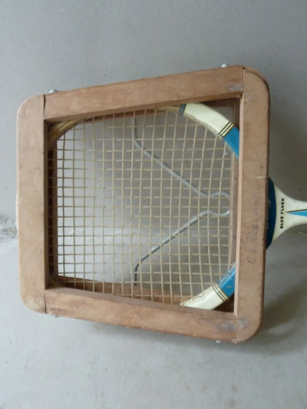 Ancienne raquette Dunlop avec son cadre en bois