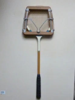 Ancienne raquette Dunlop avec son cadre en bois