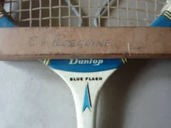 Ancienne raquette Dunlop avec son cadre en bois