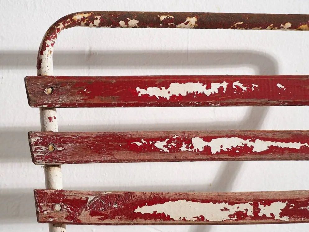 Anciennes chaises de terrasse rouges et blanches (vers 1920). Ensemble de 4 pièces