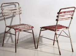 Anciennes chaises de terrasse rouges et blanches (vers 1920). Ensemble de 4 pièces