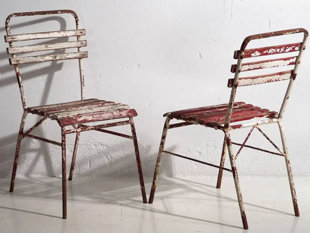 Anciennes chaises de terrasse rouges et blanches (vers 1920). Ensemble de 4 pièces