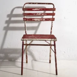 Anciennes chaises de terrasse rouges et blanches (vers 1920). Ensemble de 4 pièces