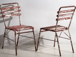 Anciennes chaises de terrasse rouges et blanches (vers 1920). Ensemble de 4 pièces