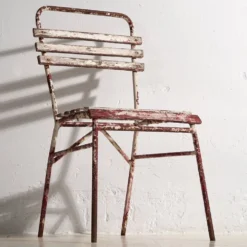 Anciennes chaises de terrasse rouges et blanches (vers 1920). Ensemble de 4 pièces