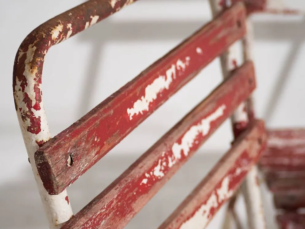 Anciennes chaises de terrasse rouges et blanches (vers 1920). Ensemble de 4 pièces