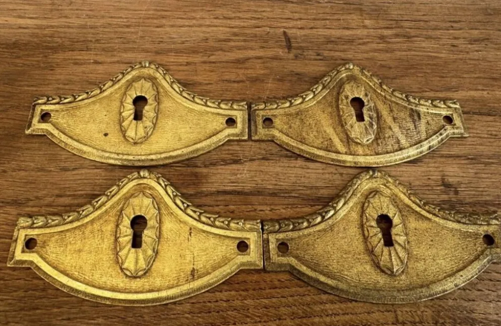 4 anciennes entrée de serrure en bronze/laiton doré meuble Louis XV Na