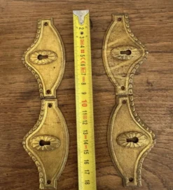4 anciennes entrée de serrure en bronze/laiton doré meuble Louis XV Na