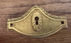 4 anciennes entrée de serrure en bronze/laiton doré meuble Louis XV Na