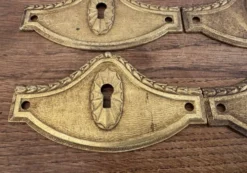 4 anciennes entrée de serrure en bronze/laiton doré meuble Louis XV Na