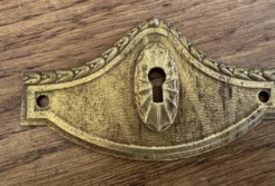 4 anciennes entrée de serrure en bronze/laiton doré meuble Louis XV Na