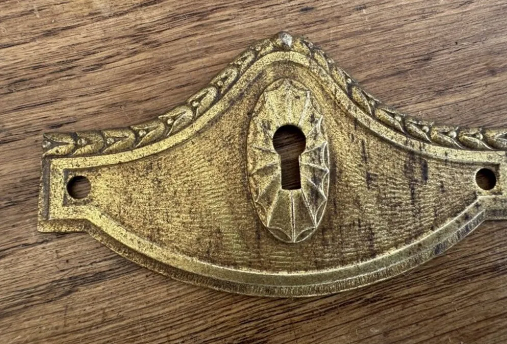 4 anciennes entrée de serrure en bronze/laiton doré meuble Louis XV Na