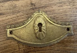 4 anciennes entrée de serrure en bronze/laiton doré meuble Louis XV Na